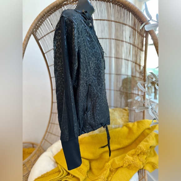 Zyia Active Size Small Leopard Windbreaker Bomber Jacket Hooded Lightweight - Picture 3 of 15